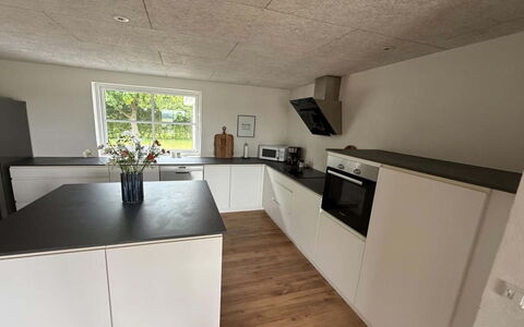 Eeske - 4Km from the Sea: Sol, Cuisine, Sol, Comptoir, Bois, Principaux Appliance, Design Intérieur, Appareil De Cuisine, Cabinetry, Parquet