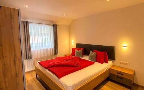 Apartment Bergkristall: Design Intérieur, Meubles, Lit, Bois, Chambre, Sol, Plafond, Sol, Pièce, Drap De Lit