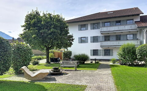Bergzeit: Herbe, Fenêtre, Zone Résidentielle, Domicile, Maison, Arbuste, Lot Terre, Jardin, Couverture De Sol