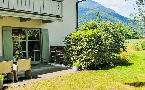 Bergzeit: Vert, Arbuste, Maison, Domicile, Jardin, Ombre, Chalet, Cour, Pelouse, Aménagement Paysager