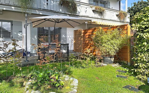 Oberaudorf 300: Arbuste, Maison, Zone Résidentielle, Domicile, Jardin, Ombre, Cour, Cour, Pot De Fleur