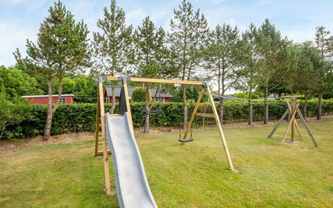 Clea - 250M to the Fjord: Équipement Extérieur Play, Toboggan, Espace Public, Terrain De Jeux, Chute, Ombre, Jardin, Parc, Aménagement Paysager, Balançoire
