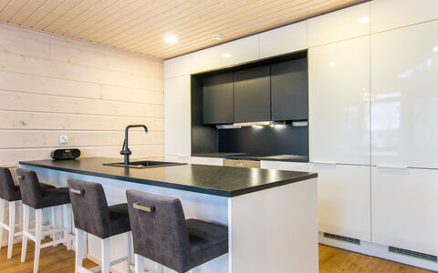 Salavan Tsaari: Meubles, Sol, Design Intérieur, Comptoir, Cuisine, Bois, Cabinetry, Parquet, Sol, Plafond
