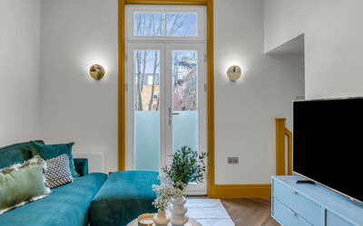 London West End 307: Arbuste, Jardin, Zone Résidentielle, Communauté Des Plantes, Lot Terre, Couverture De Sol, Aménagement Paysager, Arrière-Cour, Cour