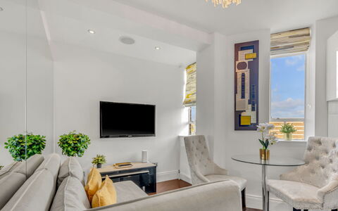 Chelsea Apartment: Arbuste, Jardin, Zone Résidentielle, Communauté Des Plantes, Lot Terre, Couverture De Sol, Aménagement Paysager, Arrière-Cour, Cour