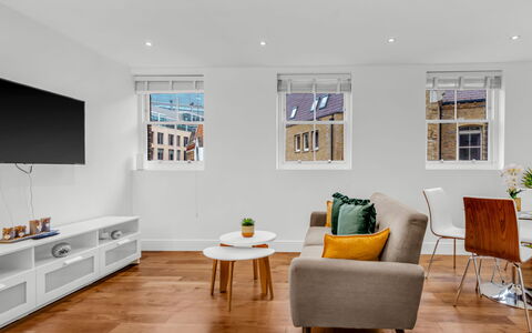 Spitafields Apartment: Arbuste, Jardin, Zone Résidentielle, Communauté Des Plantes, Lot Terre, Couverture De Sol, Aménagement Paysager, Arrière-Cour, Cour