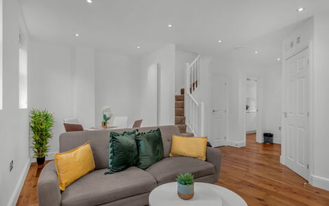 Spitafields Apartment: Arbuste, Jardin, Zone Résidentielle, Communauté Des Plantes, Lot Terre, Couverture De Sol, Aménagement Paysager, Arrière-Cour, Cour