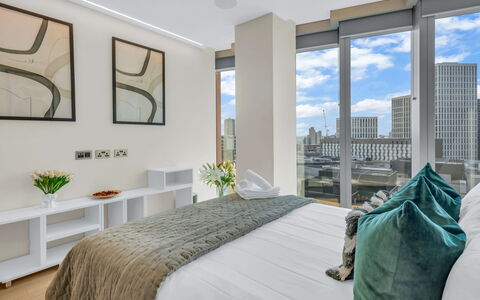 Stratford Loft: Arbuste, Jardin, Zone Résidentielle, Communauté Des Plantes, Lot Terre, Couverture De Sol, Aménagement Paysager, Arrière-Cour, Cour