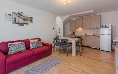 Stefani: Meubles, Sol, Design Intérieur, Sol, Canapé, Pièce, Appartement, Plafond, Table, Salon