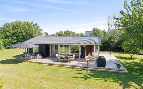 Antonie - 350M from the Sea: Toit, Maison, Chalet, Domicile, Ferme, Biens, Ombre, Pelouse, Jardin, Cour