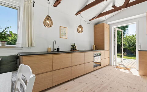 Antonie - 350M from the Sea: Cuisine, Comptoir, Sol, Bois, Meubles, Design Intérieur, Cabinetry, Sol, Appareil De Cuisine, Placard