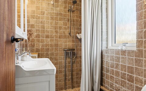 Antonie - 350M from the Sea: Salle De Bains, Luminaire Plomberie, Mur, Sol, Design Intérieur, Lavabo, Évier, Sol, Robinet, Plomberie