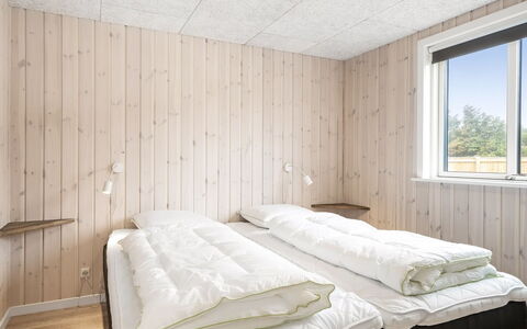 Merita - 600M from the Sea: Mur, Bois, Plafond, Chambre, Sol, Sol, Design Intérieur, Lit, Drap De Lit, Literie