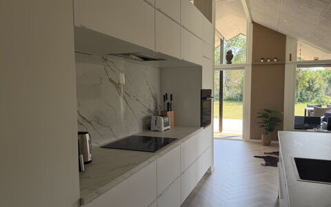 Tameran - from the Sea: Sol, Design Intérieur, Bois, Sol, Comptoir, Meubles, Cuisine, Cabinetry, Plafond, Parquet