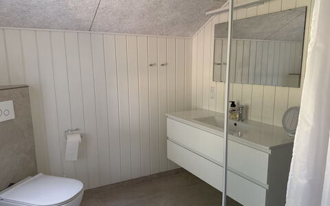 Tameran - from the Sea: Luminaire Plomberie, Sol, Sol, Bois, Salle De Bains, Évier, Armoire De Toilette, Design Intérieur, Plomberie, Robinet