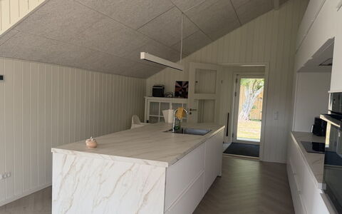 Tameran - from the Sea: Bois, Sol, Sol, Comptoir, Cuisine, Plafond, Parquet, Matériau Naturel, Appareil De Cuisine, Planche