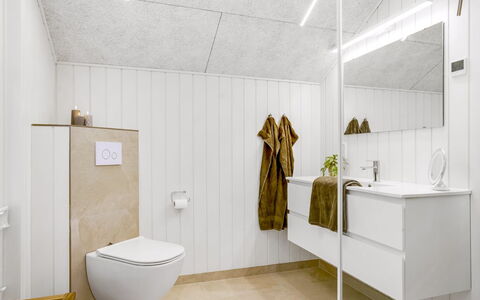 Tameran - from the Sea: Sol, Sol, Luminaire Plomberie, Plomberie, Tuile, Salle De Bains, Toilette, Marbre, Évier