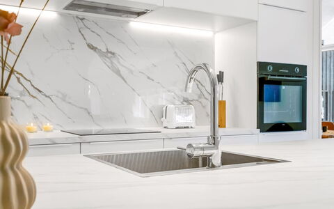 Tameran - from the Sea: Cuisine, Comptoir, Design Intérieur, Appareil De Cuisine, Sol, Sol, Meubles, Cabinetry, Robinet, Luminaire