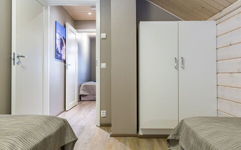 Golfarinkunnas 6A: Design Intérieur, Sol, Sol, Lit, Chambre, Bois, Plafond, Meubles, Pièce, Drap De Lit