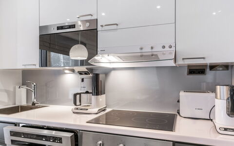 Golfarinkunnas 6B: Appareil De Cuisine, Cuisine, Comptoir, Principaux Appliance, Électroménager, Cabinetry, Cuisinière, Design Intérieur, Le Fourneau, Petit Appareil