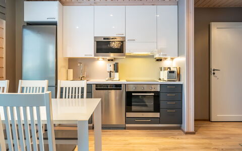Golfarinkunnas 9A: Meubles, Design Intérieur, Cuisine, Sol, Principaux Appliance, Bois, Appareil De Cuisine, Plafond, Sol, Comptoir