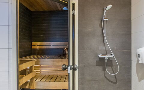 Golfarinkunnas 9B: Sol, Sol, Design Intérieur, Luminaire Plomberie, Plomberie, Tuile, Salle De Bains, Tete De Douche, Douche