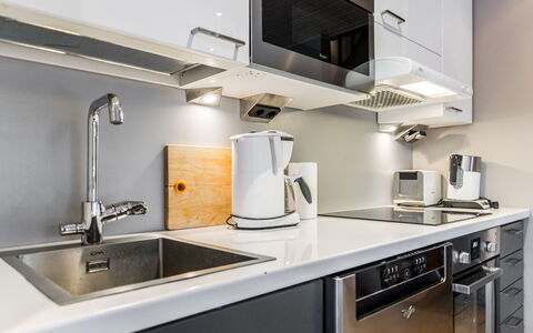Golfarinkunnas 9C: Cuisine, Comptoir, Appareil De Cuisine, Cabinetry, Principaux Appliance, Électroménager, Design Intérieur, Cuisinière, Luminaire Plomberie, Le Fourneau
