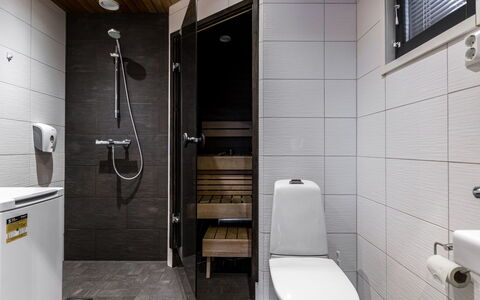Golfarinkunnas 9C: Sol, Siège De Toilette, Sol, Mur, Toilette, Design Intérieur, Luminaire Plomberie, Salle De Bains, Évier, Plomberie