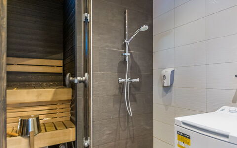 Golfarinkunnas 9D: Sol, Bois, Sol, Luminaire Plomberie, Design Intérieur, Plomberie, Tuile, Salle De Bains, Robinet, Plafond
