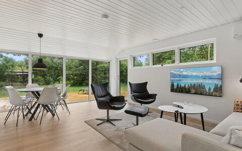 Deik - 1Km from the Sea: Design Intérieur, Meubles, Sol, Sol, Parquet, Canapé, Plafond, Bois, Salon, Domicile