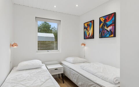 Deik - 1Km from the Sea: Plafond, Sol, Design Intérieur, Sol, Chambre, Lit, Pièce, Literie, Oreiller, Throw Pillow