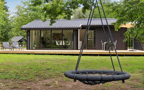 Deik - 1Km from the Sea: Herbe, Chalet, Batiments Jardin, Jardin, Pelouse, Ombre, Cour, Arrière-Cour, Cabanon, Ferme