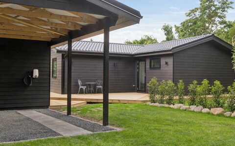 Deik - 1Km from the Sea: Bois, Siding, Toit, Domicile, Porte, Chalet, Batiments Jardin, Jardin, Arrière-Cour, Cour