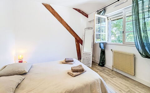 Gîte de la Grée: Lit, Design Intérieur, Meubles, Chambre, Sol, Mur, Sol, Drap De Lit, Literie, Bois