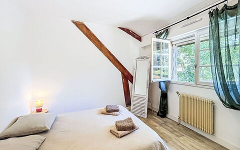 Gîte de la Grée: Lit, Meubles, Design Intérieur, Chambre, Sol, Mur, Sol, Bois, Drap De Lit, Plafond