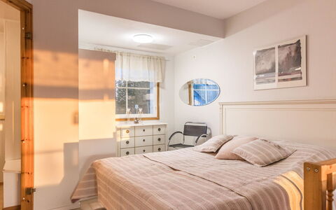 Ukonpuoti 15-16 Kerrostalo: Meubles, Lit, Design Intérieur, Chambre, Sol, Mur, Sol, Literie, Drap De Lit, Bois