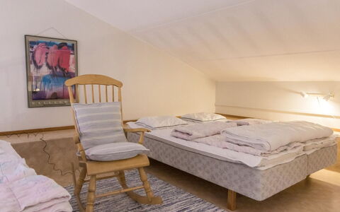 Ukonpuoti 15-16 Kerrostalo: Lit, Chambre, Design Intérieur, Literie, Meubles, Sol, Drap De Lit, Sol, Bois, Linge