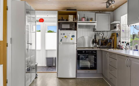 Agla - 350M from the Sea: Appareil De Cuisine, Cuisine, Principaux Appliance, Comptoir, Électroménager, Réfrigérateur, Sol, Bois, Design Intérieur, Cabinetry