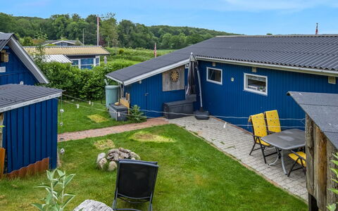 Agla - 350M from the Sea: Toit, Domicile, Chalet, Siding, Cour, Pelouse, Arrière-Cour, Jardin, Ombre, Batiments Jardin