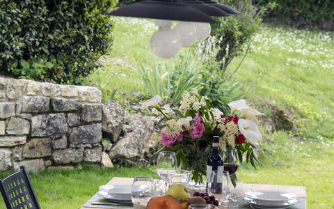 Casa Pernice: Meubles, Table, Vaisselle, Chaise, Tableau De Plein Air, Mobilier De Jardin, Table Cuisine Et Salle A Manger, Restaurant, Ombre, Jardin