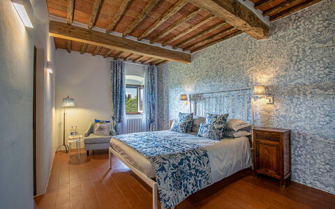 Casa All'Erta: Meubles, Mur, Design Intérieur, Chambre, Lit, Linge, Sol, Pièce, Sol, Drap De Lit