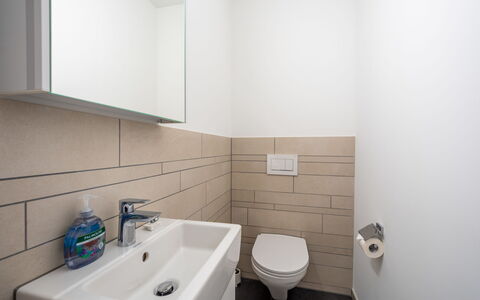 Vallada 14-01: Salle De Bains, Mur, Sol, Luminaire Plomberie, Design Intérieur, Lavabo, Sol, Évier, Toilette, Robinet