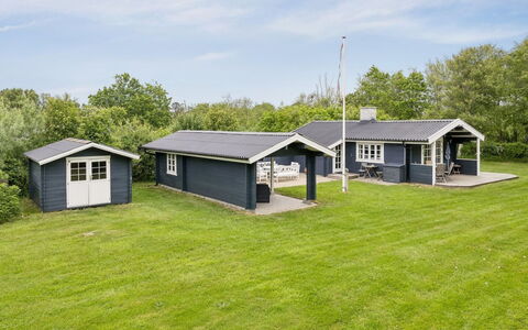 Saxi - 1.2Km from the Sea: Toit, Domicile, Chalet, Pelouse, Cour, Biens, Siding, Batiments Jardin, Arrière-Cour, Aménagement Paysager