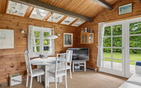 Saxi - 1.2Km from the Sea: Bois, Chalet, Domicile, Design Intérieur, Plafond, Porte, Cabane En Rondins, Batiments Jardin, Dur, Tache De Bois