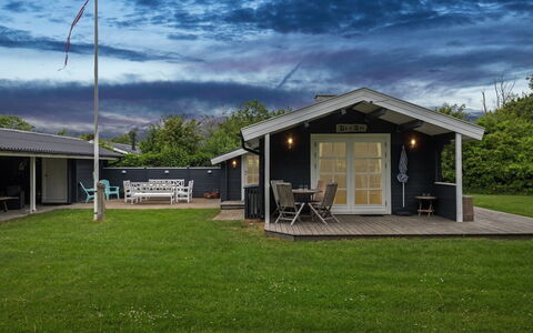 Saxi - 1.2Km from the Sea: Toit, Maison, Domicile, Chalet, Porte, Batiments Jardin, Biens, Cour, Ombre, Pelouse