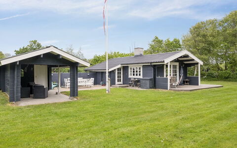 Saxi - 1.2Km from the Sea: Toit, Maison, Chalet, Domicile, Batiments Jardin, Pelouse, Biens, Cour, Ombre, Siding