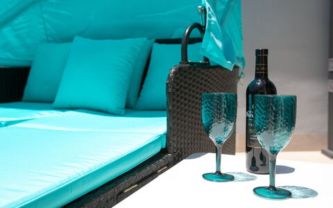 Alta: Meubles, Coussin, Mobilier De Jardin, Throw Pillow, Loisir, Oreiller, Matériau Naturel, Piscine, Chaise