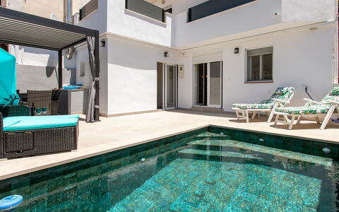 Alta: Piscine, Composite, Recours, Mobilier De Jardin, Ombre, Biens, Chaise, Eco Hôtel, Villa, Hôtel