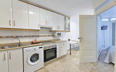 Apartamento Alba 1: Sol, Principaux Appliance, Sol, Bois, Design Intérieur, Appareil De Cuisine, Comptoir, Cuisine, Plafond, Cabinetry
