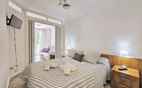 Apartamento Alba 1: Meubles, Lit, Design Intérieur, Chambre, Sol, Mur, Sol, Bois, Plafond, Drap De Lit